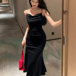 Vintage Sexy Club Prom Punased kleidid naistele Spaghetti rihma l&otilde;hikuga sametkleit Beach Bandage Bodycon Midi kleit pidu Elegantne L must