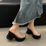 Suveks m&otilde;eldud k&otilde;rge kontsaga paksude talladega &uuml;hes rihmaga lahedad sussid, uued k&otilde;rgust lisavad v&auml;ikesed l&auml;bipaistvad veekindlad laua sandaalid 35【foot length 22.5cm】 valge