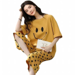 Kerge puuvillane kaheosaline komplekt, l&uuml;hikeste varrukatega &uuml;laosa ja seitsme punktiga vabaajap&uuml;ksid naistele M