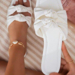 Suvised naiste sandaalid v&auml;litingimustes, suur suurus 43, avatud varbaga, lamedad sussid, naiste kandiline peaga vibu, naiste rannajalatsid 43 valge