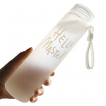 420 ml kaasaskantav gradientv&auml;rvi soojusisolatsiooniga k&ouml;is tihendr&otilde;ngas klaasist veepudel valge