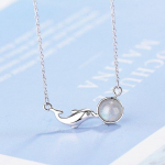 Moodne naturaalse maasika kristallist kuukivi helmeste delfiinide kaelakee naistele 925 sterling h&otilde;bedast kaelakee kaelarihmad valge