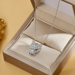 S&auml;rav Panther kaelakee ripats naistele ja meestele Metallfilm Cosplay h&otilde;bedane musta pantri kett hulgim&uuml;&uuml;k h&otilde;be