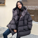 Naiste s&uuml;gis- ja talvine tippklassi sulejope, paksendatud keskmise pikkusega kapuutsiga jope M must