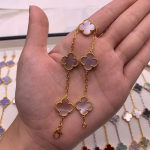Boutique Neljak&auml;pa Ristikheina Viie &Otilde;iega K&auml;ev&otilde;ru 18K Kerge Luksus Ins Disain Mood Peen Mitmek&uuml;lgne Meeste ja Naiste Mudelid K&auml;ev&otilde;ru Boutique Bracelet