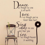 Tantsi nii, nagu keegi ei vaataks armastust. Tsiteeri seinakleebised Eemaldatavad PVC-seinakleebised Kodukaunistusega voodi