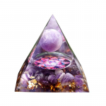 K&auml;sitsi valmistatud orgoniitp&uuml;ramiid 60 mm amet&uuml;stist kristallkera amet&uuml;sti loodusliku kristallkiviga Orgone Energy Healing Orgone lilla
