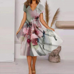 Naiste mood ja sobiv suvine temperament V-kaelusega tr&uuml;kitud l&uuml;hikeste varrukatega kleit L