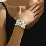 Moodne isikup&auml;rastatud lehtedega k&auml;ev&otilde;ru naistele kuld