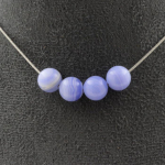 Pierres et Min&eacute;raux. Collier 4 perles Agate crazy lace bleu 8 mm Chaine en acier inoxydable.