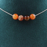 Pierres et Min&eacute;raux. Collier 4 perles Agate ruban&eacute;e 8 mm. Chaine en acier inoxydable Collier femmes, hommes. Taille personnalisable.