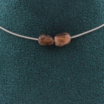 Pierres et Min&eacute;raux. Collier 2 perles Andalousite des USA. Chaine en acier inoxydable Collier femmes, hommes. Taille personnalisabl