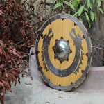 Kuninglik k&auml;sit&ouml;&ouml; viikingite kogumisobjektid kodukaunistuse ese Keskaegne s&otilde;dalane puidust &uuml;mmargune kilp draakoni n&auml;gu