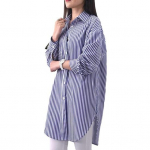 Kaelarihm suures suuruses prinditud pikk lahtine l&otilde;hestatud &auml;&auml;ristatud &auml;&auml;ris &Uuml;herealine alla keeratavad varrukad n&ouml;&ouml;bid Pehme keskmise pikkusega pluus M