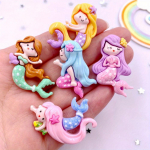 10 tk segatud v&auml;rvitud vaiguga Kawaii v&auml;rviline merineitsi printsessi t&uuml;druk, lameda seljaga kivikujukesed, v&auml;ljal&otilde;igete album DIY vibukaunistused Aksessuaarid K&auml;sit&ouml;&ouml;