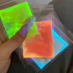 Pimedas helendav puudripigment / kosmeetilise kvaliteediga pigment UV-reaktiivne nool H&otilde;&otilde;guv helendav helendav fosforipulbri tolm 1 Pc