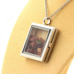 Pierres et Min&eacute;raux. Collier Tourmaline multicolore brut. Mod&egrave;le carr&eacute;. Couleur Argent.