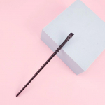 Nurgaga lame silmapliiats ja kulmupintsel t&auml;pse silmameigi jaoks