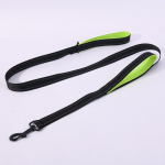 Pehme ja paks kahe k&auml;epidemega 1,5 m koerarihm, esmaklassilised nailonist topeltpolsterdatud k&auml;epidemed keskmise, suure v&otilde;i XLarge koera jaoks punane/must