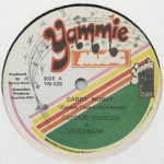 12-tolline plaat CAPTAIN THUNDER, GRINDSMAN - Carry Money / Versioon YM026 Yammie 1990 Jamaica Reggae, Ska & Dub Kasutatud