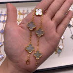 Boutique Neljak&auml;pa Ristikheina Viie &Otilde;iega K&auml;ev&otilde;ru 18K Kerge Luksus Ins Disain Mood Peen Mitmek&uuml;lgne Meeste ja Naiste Mudelid K&auml;ev&otilde;ru Boutique Bracelet