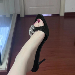 2024. aasta suve kuum m&uuml;&uuml;k naiste lahtiste varvastega sussid Moodsad &uuml;hev&auml;rvilised ehiskiviga kaunistatud tikk-kontsad naiste k&otilde;rge kontsaga sussid 34