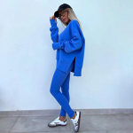 Naiste &uuml;hev&auml;rvilised pikkade varrukatega O-kaelusega kapuutsid, s&uuml;gis-talvised lahtised laiad p&uuml;ksid L sinine