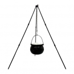 Suur n&otilde;iapada statiivil, &otilde;ues helendav n&otilde;ia supipott heledast plastikust musta kommi&auml;mbriga Halloweeni peoks S