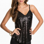 Naiste &uuml;laosa madala l&otilde;ikega V-kaelusega reguleeritava spagetirihmaga, l&auml;ikiva litriga seljata varrukateta &uuml;hev&auml;rviline lahtine tantsuklubi pidulik s&auml;rk. M