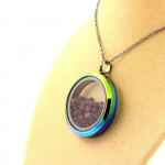 Pierres et Min&eacute;raux. Collier Rubis brut. Mod&egrave;le multicolore.