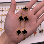 Boutique Neljak&auml;pa Ristikheina Viie &Otilde;iega K&auml;ev&otilde;ru 18K Kerge Luksus Ins Disain Mood Peen Mitmek&uuml;lgne Meeste ja Naiste Mudelid K&auml;ev&otilde;ru Boutique Bracelet