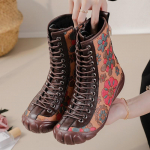 Uued s&uuml;gis- ja talvised madala tallaga veisek&otilde;&otilde;luse tallaga naiste saapad etnilises stiilis ehtsast nahast prindiga keskmise s&auml;&auml;rega Martini saapad 41