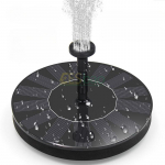 1,4 W p&auml;ikeseenergial t&ouml;&ouml;tav linnuvann sisehoovi purskkaev, aiakaunistus, ujuv aia juga, purskkaevupump