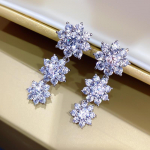 BELLA BOX Chic 3 lille rippuvad k&otilde;rvar&otilde;ngad kristalliga AAA kuupmeetrist tsirkooniumoksiidist romantilised naiste k&otilde;rvar&otilde;ngad peo pulmadeks Trendikad ehted