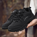 Suures suuruses 39&ndash;49 meeste matkasaapad, ronimisjalatsid 39 must