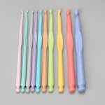 Plastikust varre v&auml;rvilised heegeln&otilde;elad kampsun kudumisriistade komplekt 10 tk