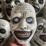 &Otilde;udusfilm Eksortsist naeratav n&auml;gu deemoni mask Cosplay kurja jube kummitus pealuu plastikmaskid Halloweeni karnevalipeo kost&uuml;&uuml;mirekvisiidid