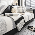 Diivanikate elutuppa, diivanikate, kaitse, universaalne r&auml;tik lemmikloomadele, lastele, matt, libisemiskindel, j&otilde;uludeks 70x70cm