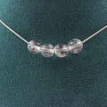 Pierres et Min&eacute;raux. Collier 4 perles Quartz 8 mm Chaine en acier inoxydable Collier femmes, hommes. Taille personnalisable.