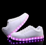 Kuldse ja H&otilde;bedase LED-valgustusega USB-laetavad Unisex Jalan&otilde;ud 42 valge