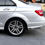 Auto tagumise kaitseraua lipudiffuusori jagaja tiivakeerise eesmise kaitseraua spoiler Mercedes Benz W204 AMG Line 2008-2014 jaoks S&uuml;sinikkiud Carbon Fiber Pattern