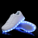 LED-jalatsid helendavad jalatsid meeste jalatsid USB-laadimisega vilkuvad jalatsid Amazon hingavad madalad laua-jalatsid valgustusega jalatsid valged jalatsid naiste jalatsid 35 yards