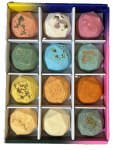 LUSH vannipommid L&otilde;&otilde;gastav hetk nelja hooaja kinkekarbis kaitsevahtpolstriga ja sisaldab paberit - - 12-pakk (Eelpakkimiskott) valge