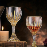 2 tk elegantsed kuldse mustriga kristallveiniklaasid &ndash; esmaklassilised vintage pokaalid &scaron;ampanjaviski ja kokteilide jaoks &ndash; ideaalne koduks ja k&uuml;lalislahkuses 2pcs