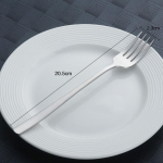 Roostevabast terasest salati kahvel, pika varrega &otilde;htus&ouml;&ouml;k puuvili magustoit kahvliga k&ouml;&ouml;k S&ouml;&ouml;gin&otilde;u tarvikud h&otilde;be