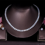 CMM Klassikaline l&auml;ikiv tsirkooniumoksiidist pruudi kaelakee k&otilde;rvar&otilde;ngaste komplekt valge kulla v&auml;rv