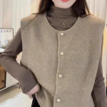 Jaapani stiilis lihtne &uuml;hev&auml;rviline vest &uuml;mmargune kaelus mitmek&uuml;lgsetele &uuml;ler&otilde;ivastele kevadiseks ja s&uuml;giseks &otilde;rn &uuml;herealine kootud vest naistele S khaki