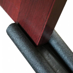 Praktiline heliisolatsioon ja m&uuml;rasummutus painduva uksep&otilde;hja tihendusribaga ukse all pruun