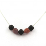 Pierres et Min&eacute;raux. Collier perles Onyx noir mat 8 mm + Rubis du Br&eacute;sil Chaine en acier inoxydable.
