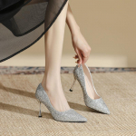 Suure ja laiusega teravaotsalised k&otilde;rged kontsad Suurep&auml;rased &uuml;hekordsed kingad Pulmakingad pruutneitsi kingad 34 h&otilde;be